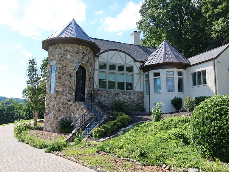 1026 Holly Tree Gap Rd — Photo 1