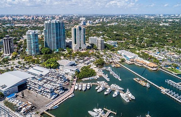 3rd image of 2627 Bayshore Dr #1404