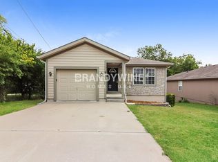 9203 Grand Ave, Kansas City, MO 64114