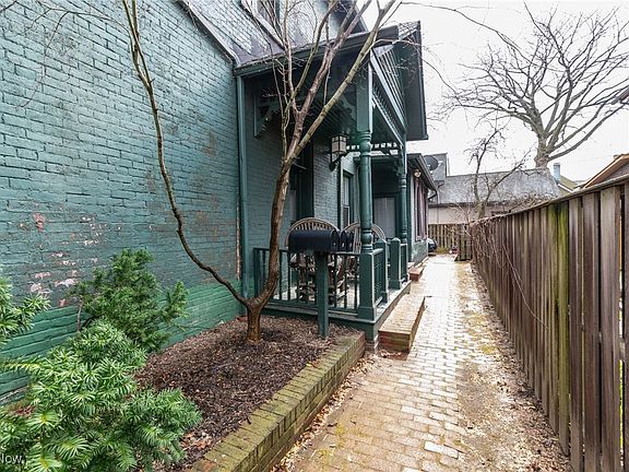 2nd image of 3001 Bridge Ave APT 2