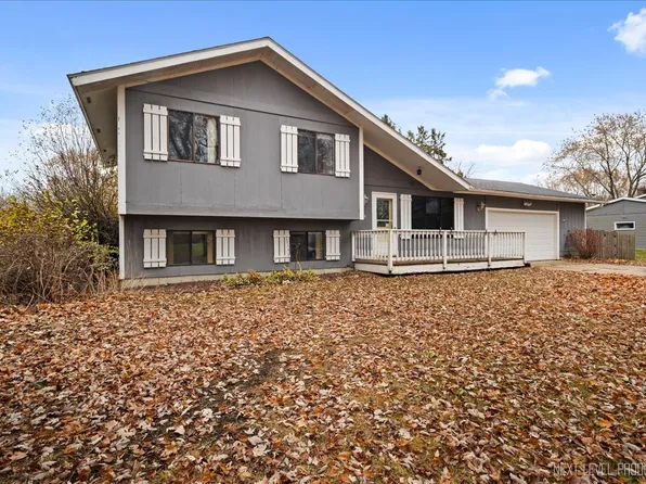 1009 Sutton Dr, Crystal Lake, IL 60014