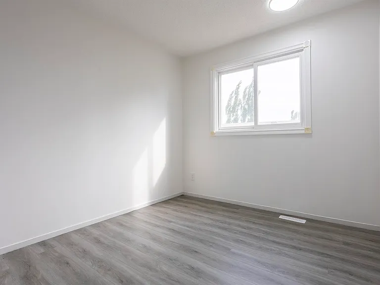 48 Greystone Dr — Photo 14