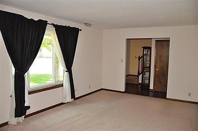 3rd image of 2924 Lake Valley Dr
