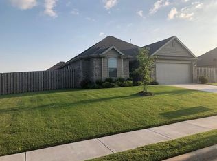 230 Cisterna Dr, Centerton, AR 72719