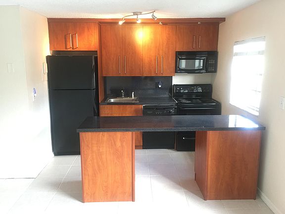 4th image of 1535 Catherine St APT 43
