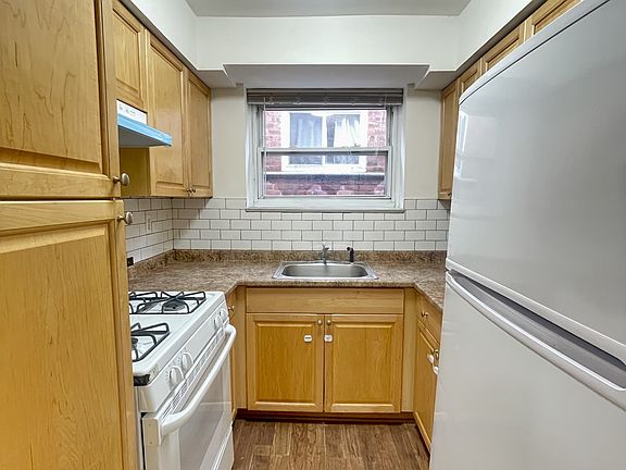 5th image of 1053 Revere Ave #2C