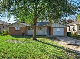 105 Plum St, La Marque, TX 77568
