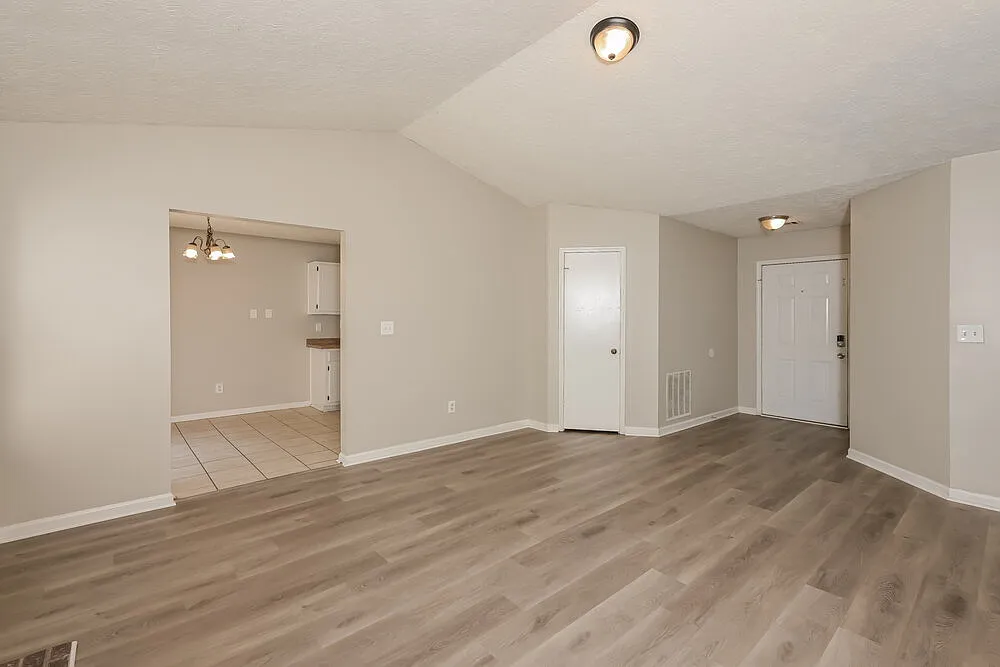 3 bed, 2.0 bath, 1230 sqft, $1,655 — Photo 4