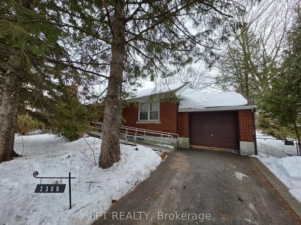 2306 Lawn Ave, Ottawa, ON K2B 7B4