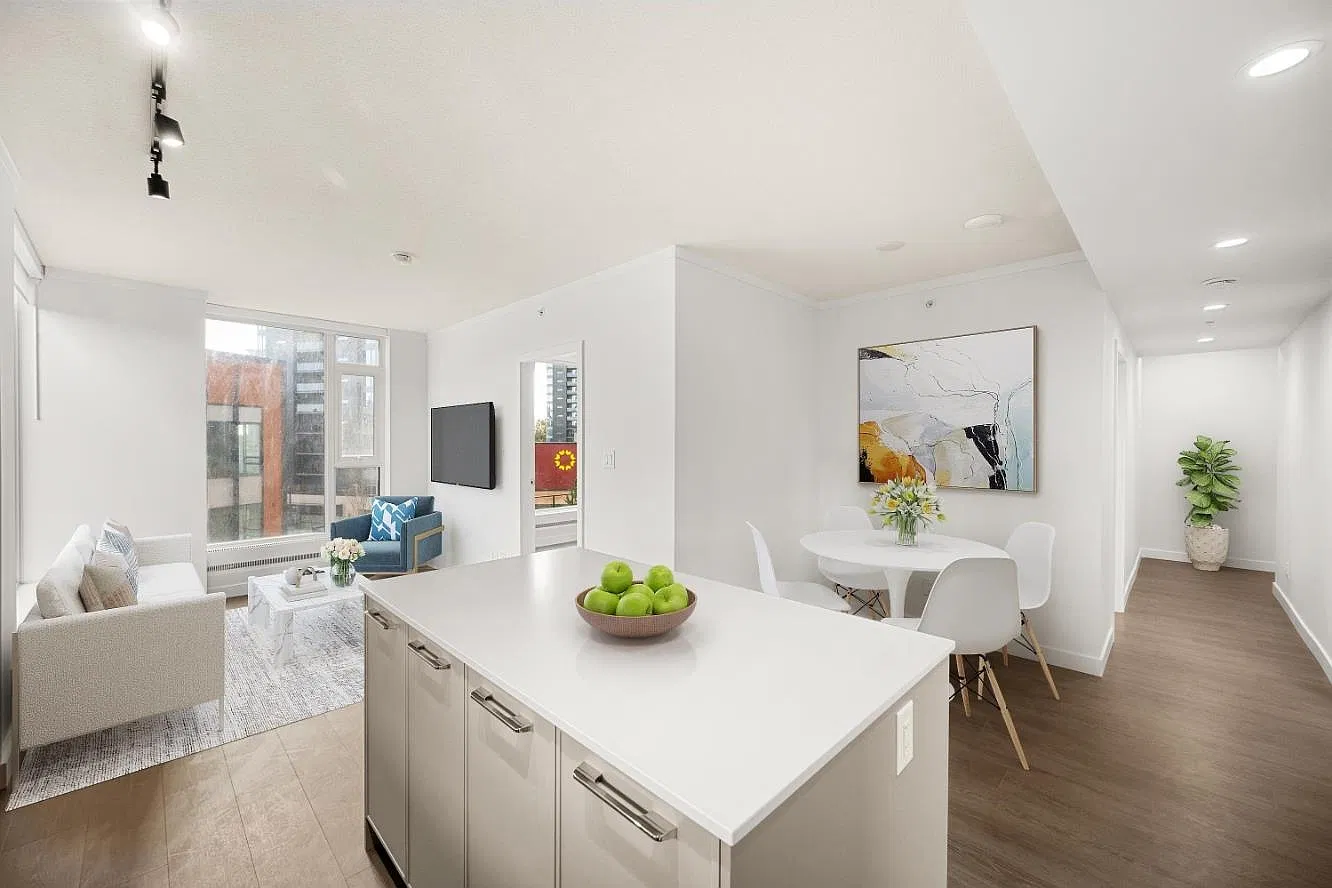 2 bed, 818 sqft, $2,400 — Photo 3