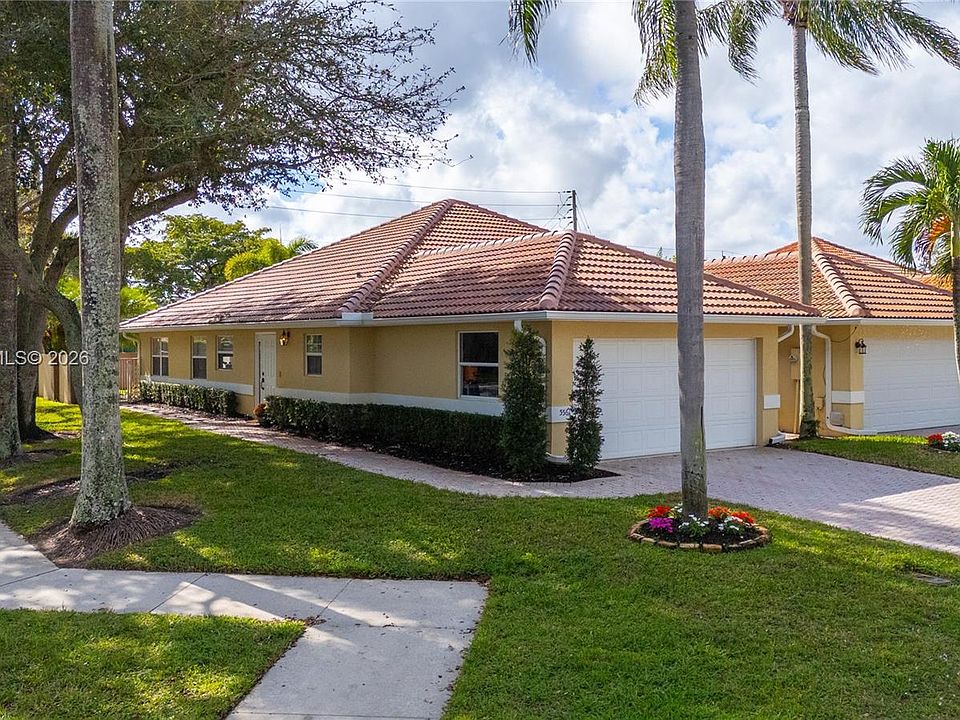 1st image of 5561 Grande Palm Cir