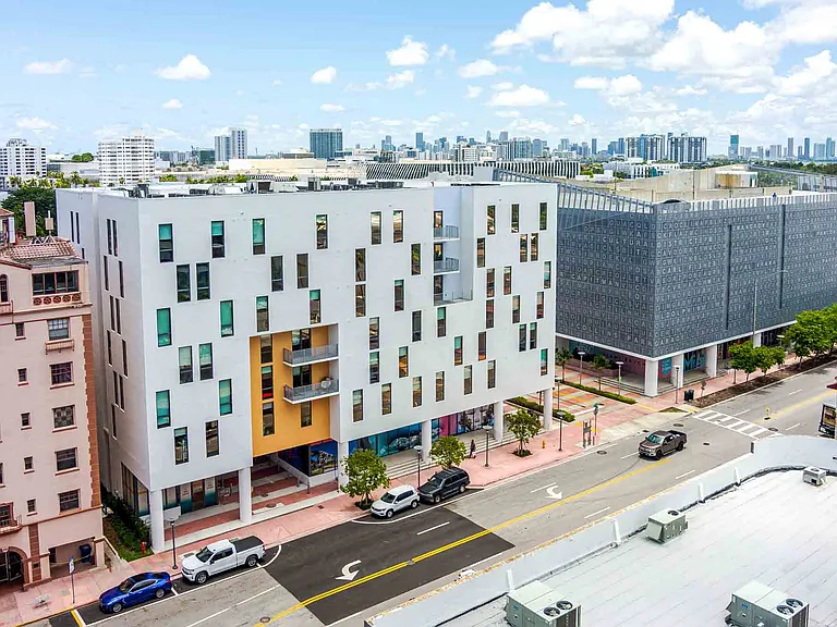 The Anamar at Collins Park — Photo 33