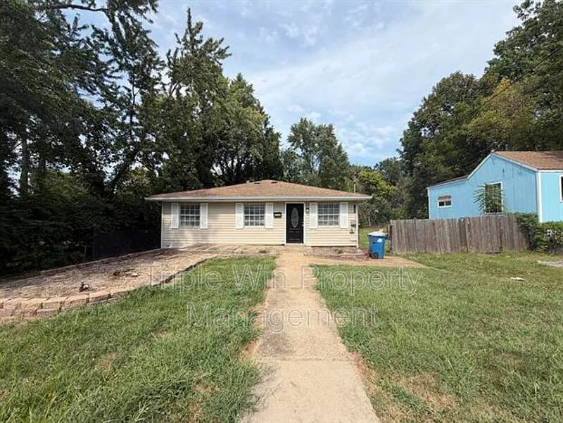 9937 Carlyle Ave