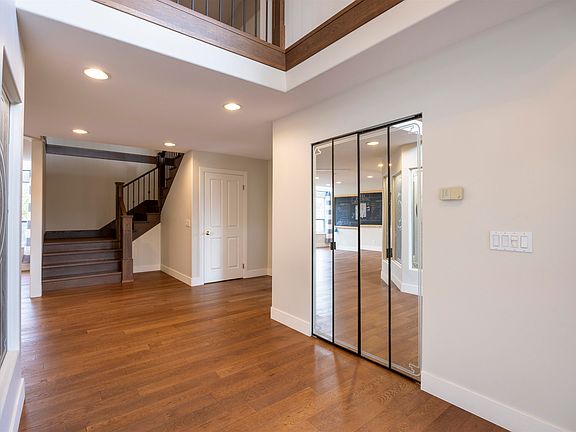 5th image of 1225 Gateway Pl