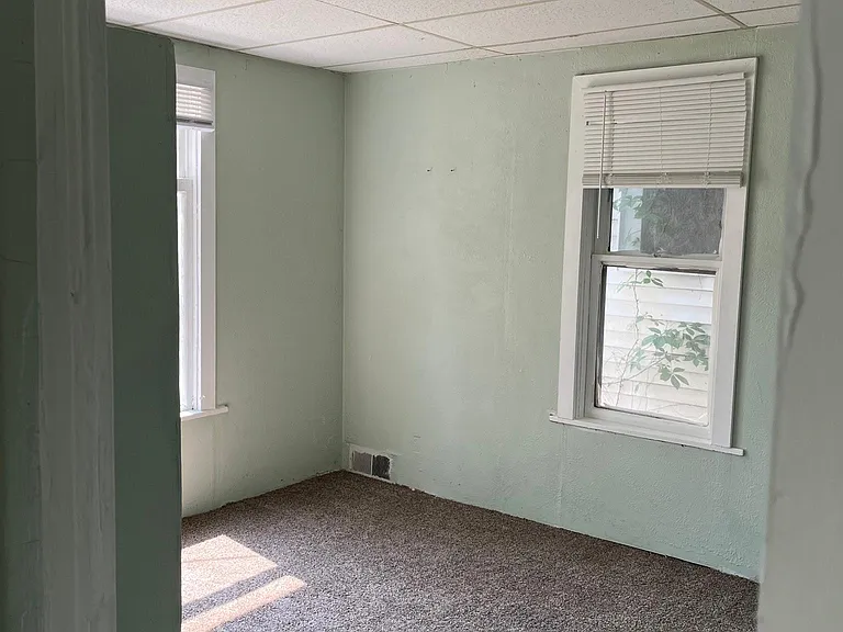 2511 NE Adams St — Photo 3