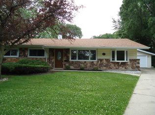 525 Colgate Ct, Hoffman Estates, IL 60169