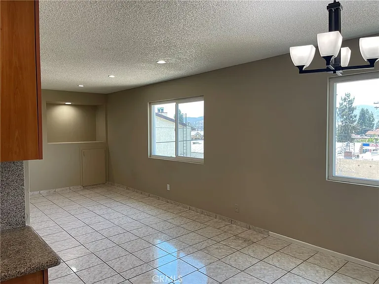 434 E Tujunga Ave #J — Photo 6