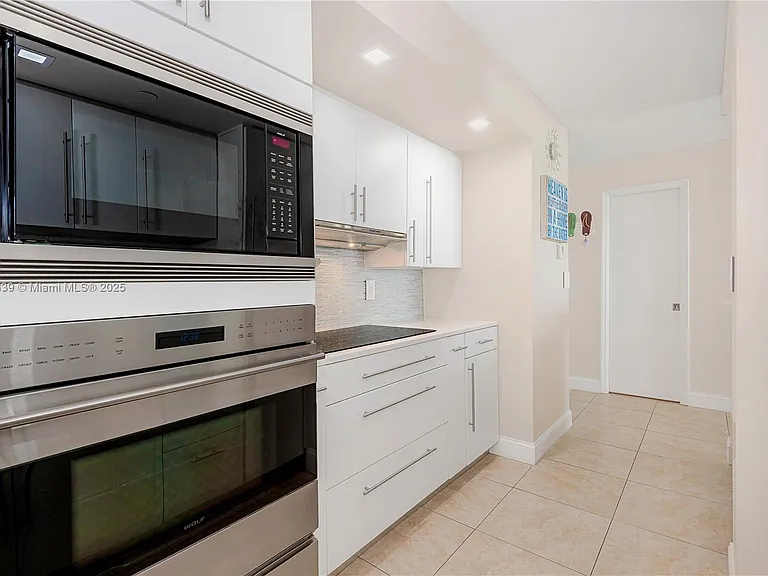 6917 Collins Ave #511 — Photo 7