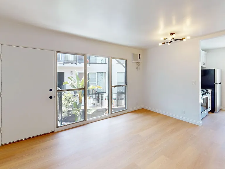 The Clair Manor Apts...Hollywood Hills...Fully Renovated...CALL NOW! — Photo 20