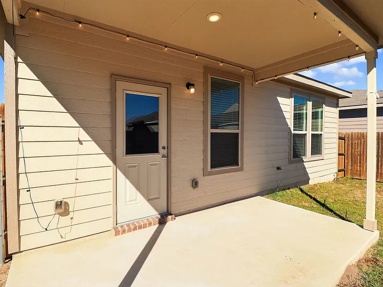 137 Miracle Dr — Photo 21