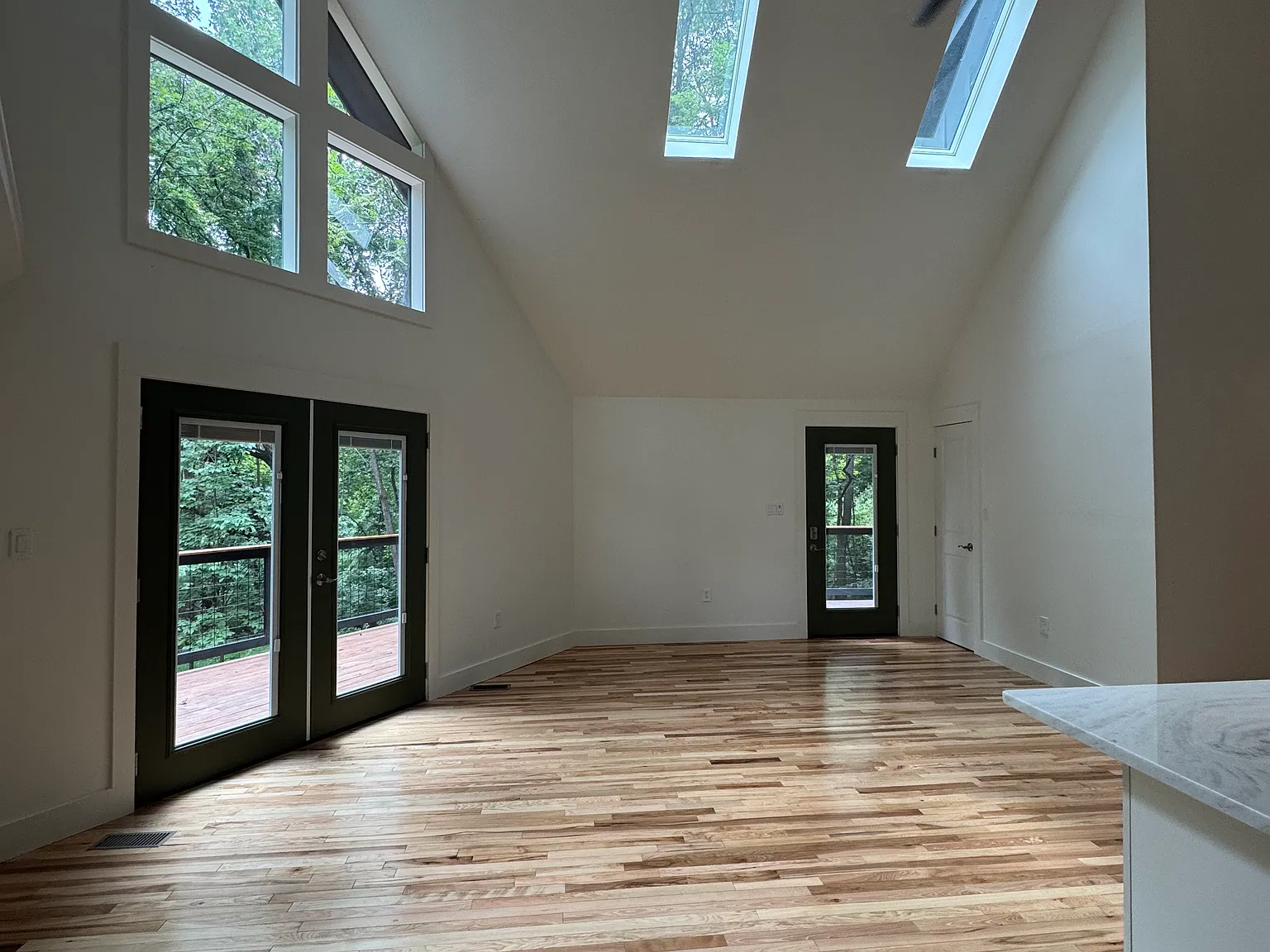 Persimmon Hill Dr, Roseland — Photo 4