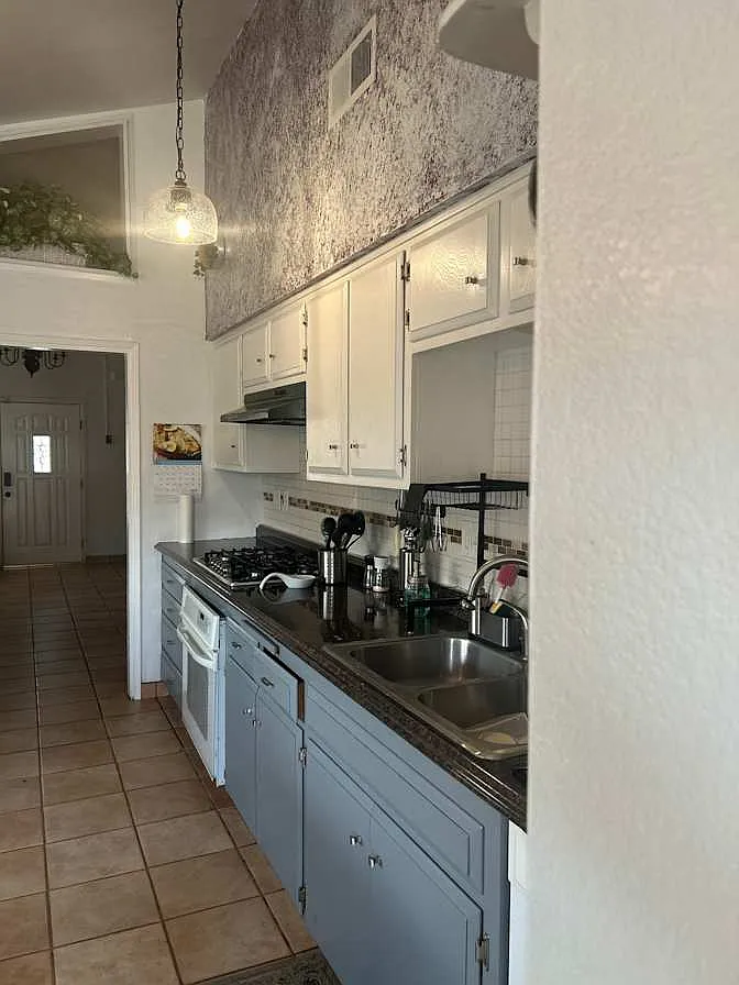 3 bed, 1600 sqft, $650 — Photo 1