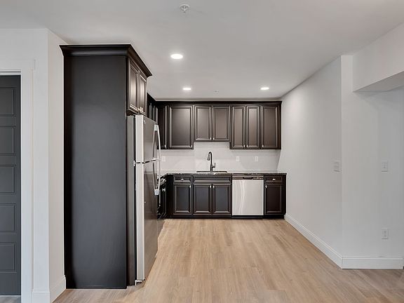 3rd image of 36 Pawling Ave #200