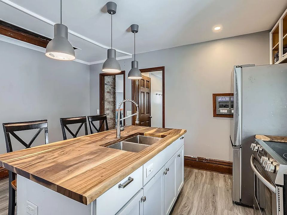 1st image of 1079 16th Ave SE #2