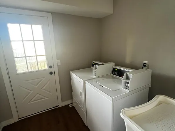 159 E Division St APT B, Rockford, MI 49341