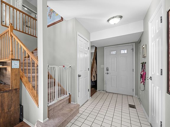 3rd image of 30W006 Laurel Ct