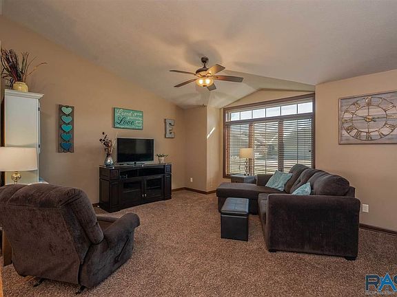 3rd image of 8116 S Seven Oaks Dr