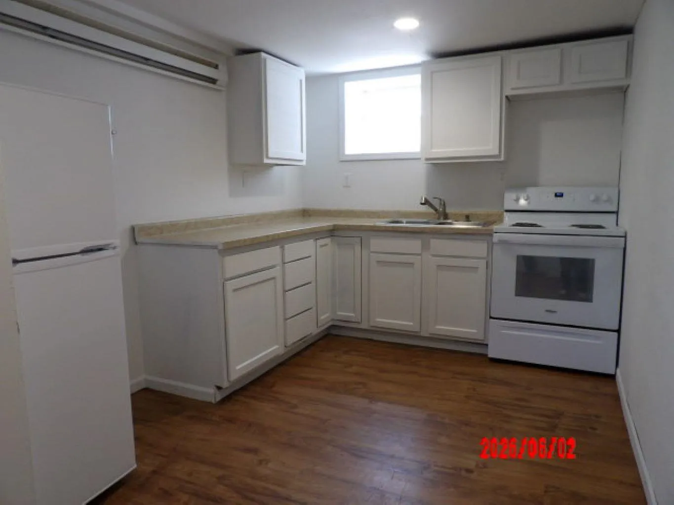 2 bed, 450 sqft, $950 — Photo 2