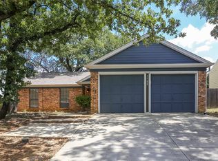1702 Acorn Dr, Euless, TX 76039