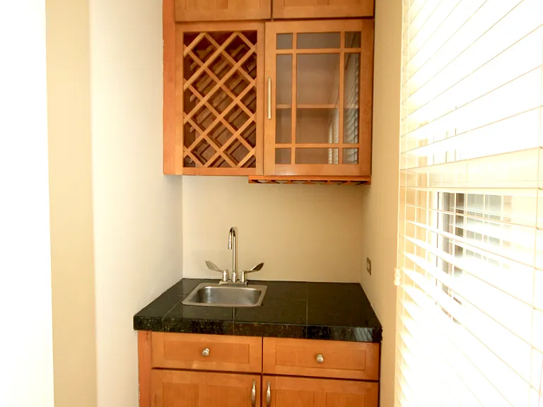 2219 N Clifton Ave #1W — Photo 18