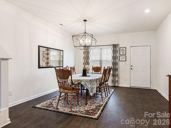 4th image of 329 Crandon Rd