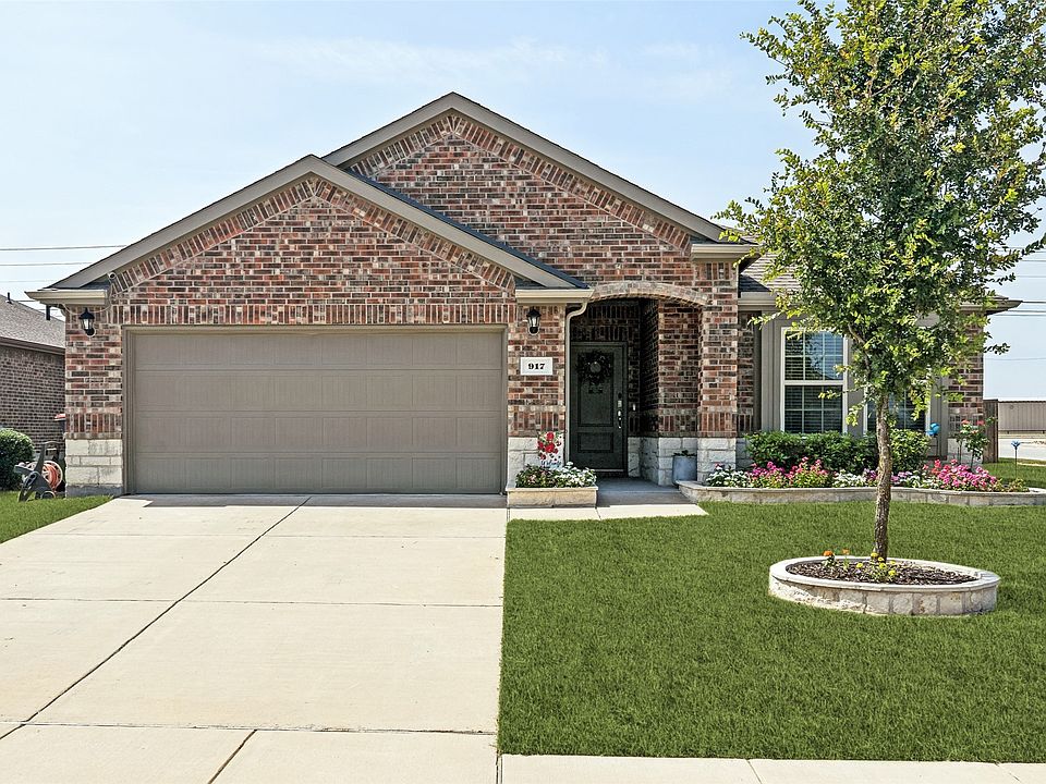 1st image of 917 Crepe Myrtle Ln