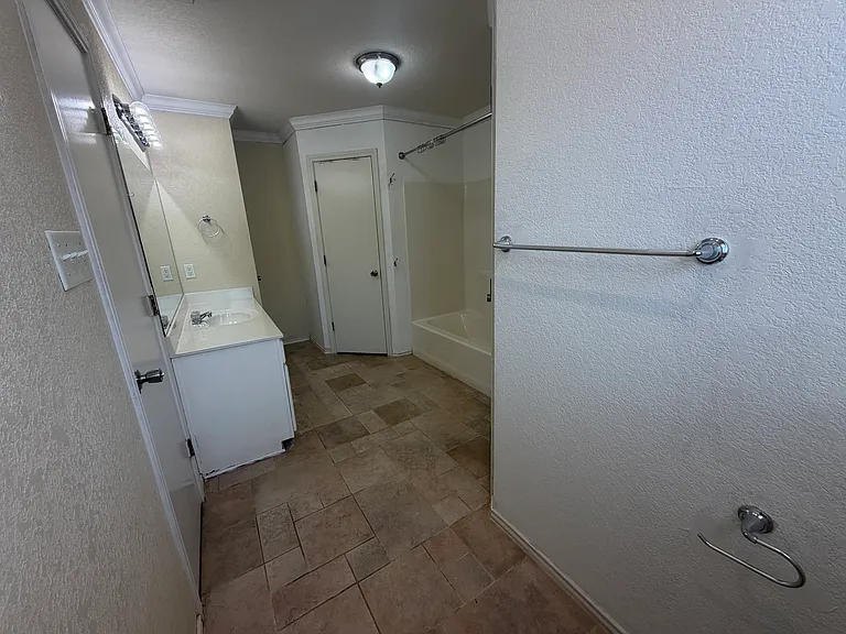 3505 Lakecrest Dr — Photo 18
