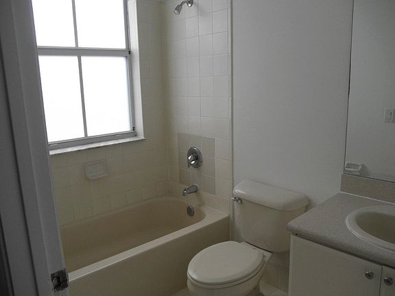 4th image of 2903 Shoma Dr