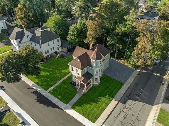 4th image of 56 Warren Ave