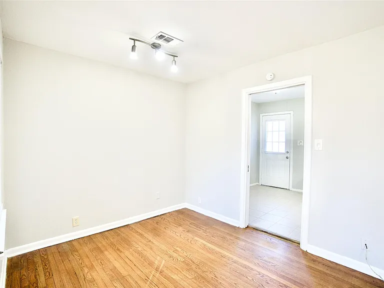 8733 Robindell Dr — Photo 8