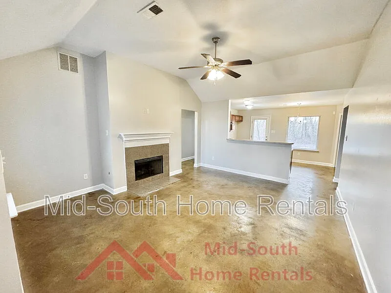 3 bed, 2.0 bath, 1300 sqft, $1,625 — Photo 4