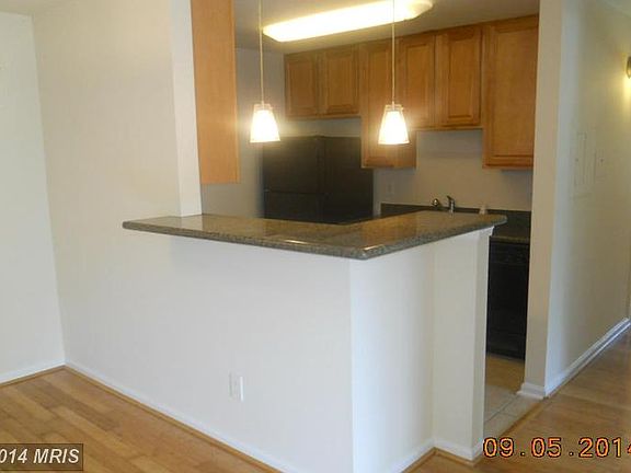 5th image of 3176 Summit Square Dr #4-B8