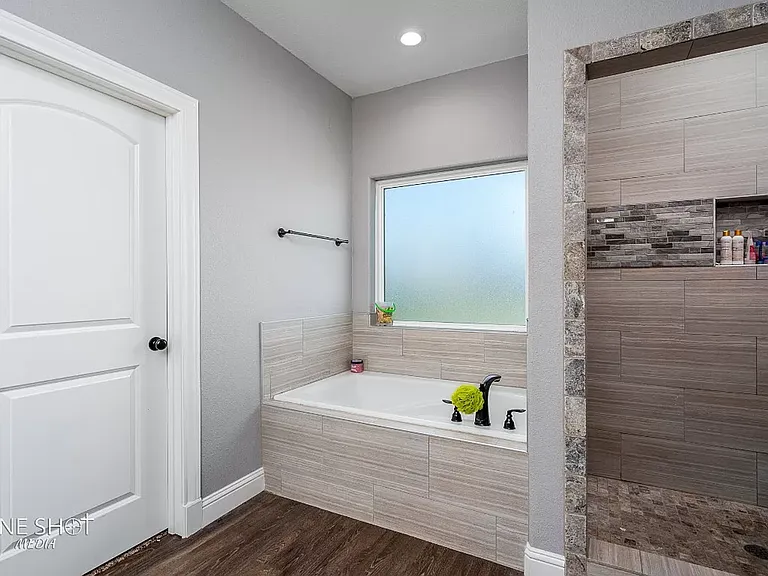 6609 Summerwood Trl — Photo 16
