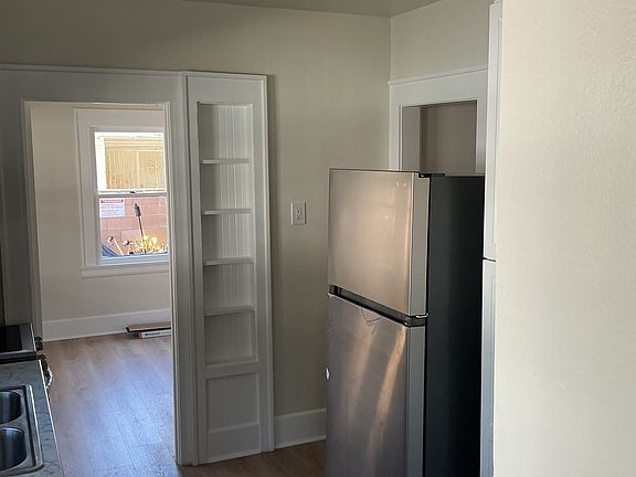 4th image of 959 E 2nd St #959