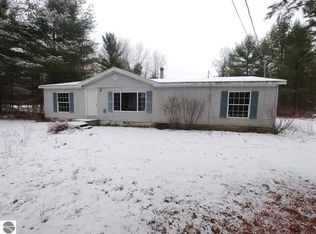 7496 Round Lake Rd NW, Rapid City, MI 49676