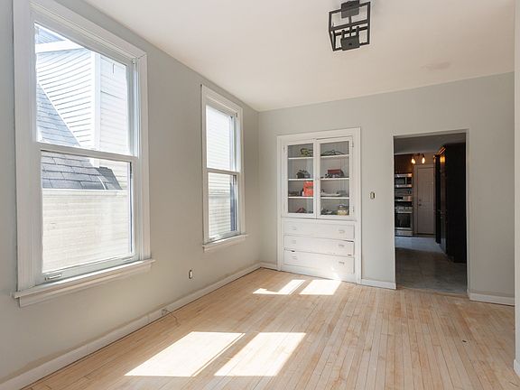 5th image of 2726 N Wilton Ave #2