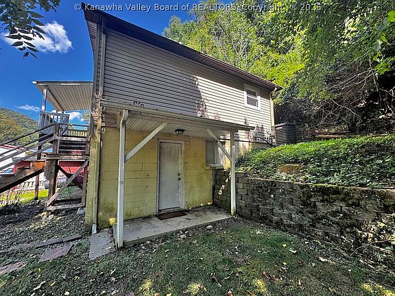 4th image of 158 E Point Dr