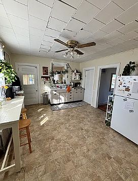 3rd image of 156 Russell St