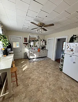156 Russell St — Photo 3