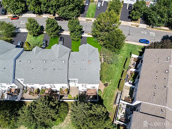 4th image of 41 Pennsbury Way